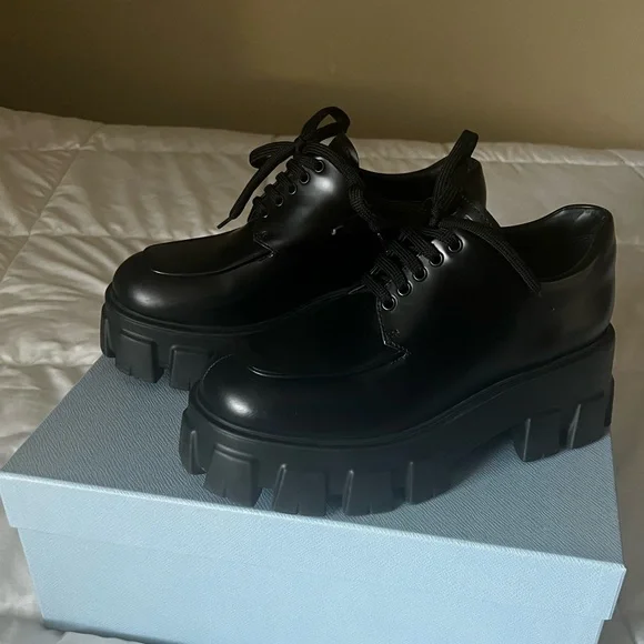 Prada Monolith brushed leather black lace-up dress shoes with lug sole - Picture 5 of 12